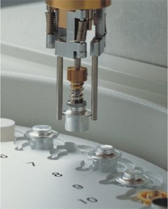 Fig. 1. The sample robot is equipped with a needle that pierces the special aluminum lid immediately before the measurement.
