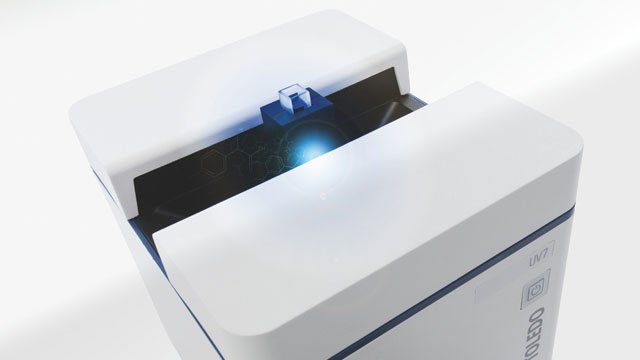 UV VIs Spectrophotometer with open sample area
